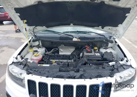 2015 Jeep Compass Altitude Edition z USA, uszkodzony, nr VIN 1C4NJCBA2FD329410